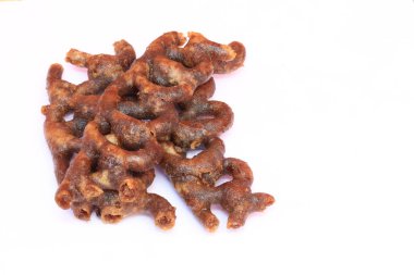 Beyaz arka planda izole edilmiş 3 parça palmiye ağacı şekeri. Güney Hindistan tatlısı. 