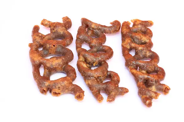 Beyaz arka planda izole edilmiş 3 parça palmiye ağacı şekeri. Güney Hindistan tatlısı. 