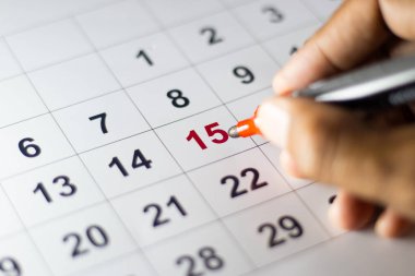 15 numaralı vergi günü, kırmızı keçeli kalemle işaretli, 15 Nisan vergi günü.