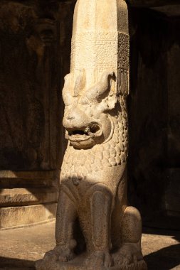 Mahabalipuram aslan sütun mimarisi bir g içinde ele geçirildi