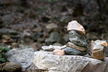 Cairn ya da bir kaya yığını ev yaratmak için, geleneksel bir yöntem.