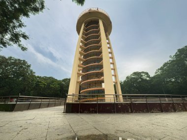 Chennai 'nin sarmal binası parkın alt açısı, bir gözetleme kulesi.