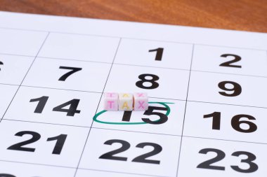 15 numaranın üzerinde Vergi düğmeleri olan yeşil renk işaretleyicisinde 15 numara işaretlendi