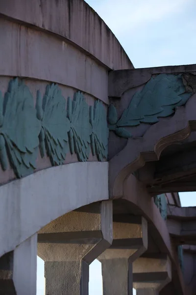 Grüne Blätter Als Detail Den Pfeilern Der Brücke Die Brücke — Stockfoto