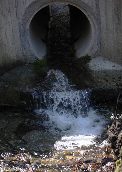 Canal Oval Hormigón Para Flujo Agua Agua Corriente Montaña —  Fotos de Stock