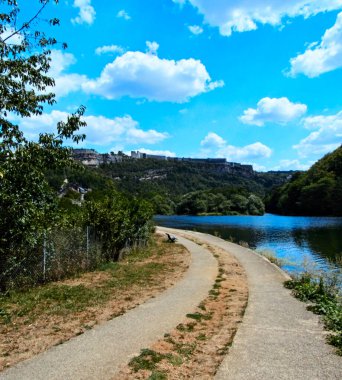 Besancon, Ağustos 2022 - Besancon 'un güzel şehrini ziyaret edin