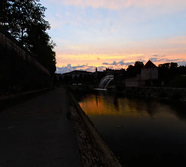 2022年8月 贝桑松 黄昏时分 带着日落游览美丽的贝桑松市 — 图库照片