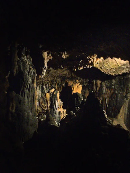 フランス ロゼット フルアン2022 13世紀に発見された壮大なオセール洞窟の訪問 — ストック写真