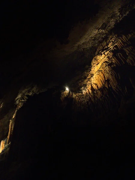 フランス ロゼット フルアン2022 13世紀に発見された壮大なオセール洞窟の訪問 — ストック写真
