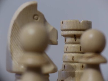 Satranç - Strateji ve Taktik Oyunu - Taşlar ve dama tahtası (Papaz - Vezir - Fil - At - Kale - Piyon)