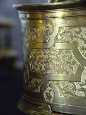 Dişlilerin yardımıyla zamanı mekanik olarak ölçmek için ekipman (saat, sarkacı, saat, kombinasyon vs....)