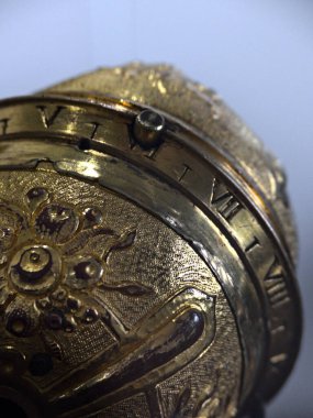 Dişlilerin yardımıyla zamanı mekanik olarak ölçmek için ekipman (saat, sarkacı, saat, kombinasyon vs....)