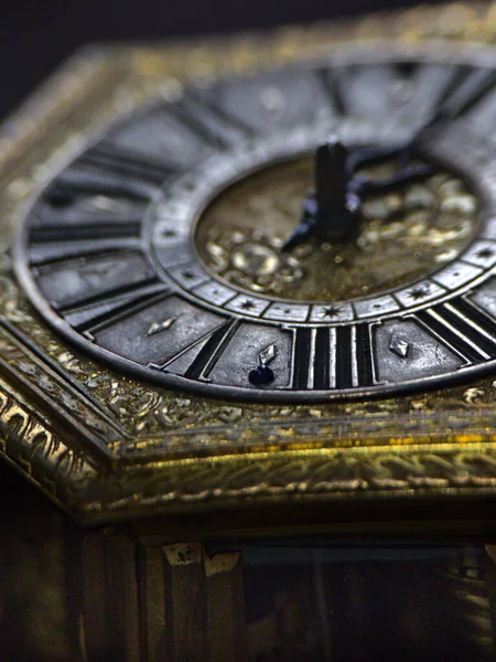 Equipo Para Medir Tiempo Mecánicamente Con Ayuda Engranajes Reloj Péndulo —  Fotos de Stock