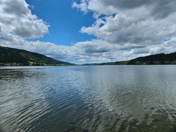 Lac Joux Suiza Mayo 2022 Senderismo Alrededor Del Hermoso Lac —  Fotos de Stock