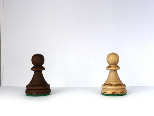 Σκάκι Παιχνίδι Βασιλιάς Στρατηγική Πιόνι Μαύρο Λευκό Βασίλισσα Ανταγωνισμός Απομονωμένο — Φωτογραφία Αρχείου