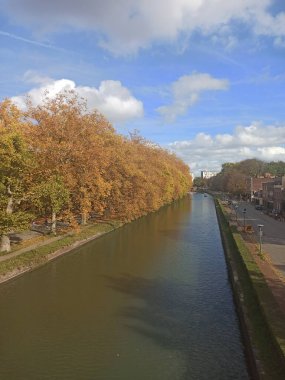 Lille, Ekim 2022: Sonbahar boyunca Flanders 'ın başkenti Lille' de güzel yürüyüşler
