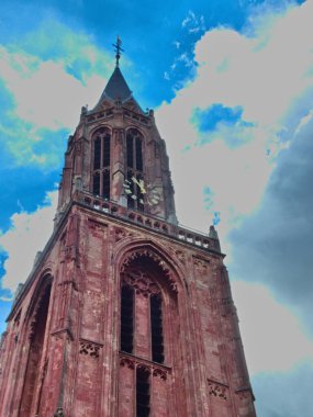 Maastricht, Hollanda - Temmuz 2022: Güzel Maastricht şehrini ziyaret edin - Dini anıtların manzarası