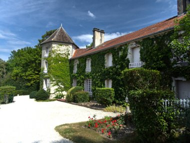 Colombey-les-Deux-eglises, Ağustos 2022 - General Charles De Gaulle 'ün karısı ve çocuklarıyla birlikte yaşadığı De Gaulle ailesinin doğum evini ziyaret etti.