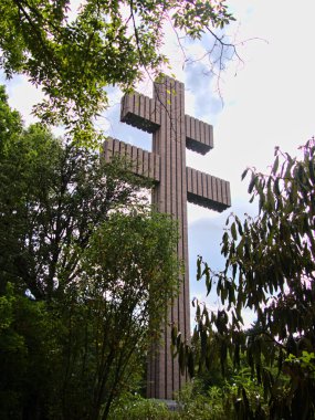 Colombey-les-Deux-eglises, Ağustos 2022 - General De Gaulle Anıtı 'nın ziyareti - Lorraine Haçı üzerine görüş