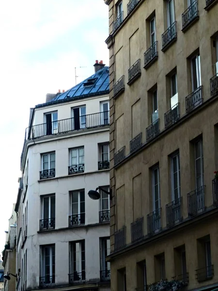 2022年9月 パリの壮大な都市の訪問 フランスの首都 オスマン男爵によって建てられた建物のさまざまなファサードを見る — ストック写真