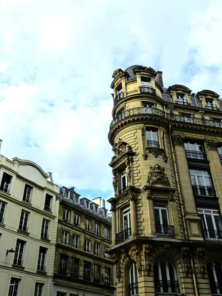 2022年9月 パリの壮大な都市の訪問 フランスの首都 オスマン男爵によって建てられた建物のさまざまなファサードを見る — ストック写真