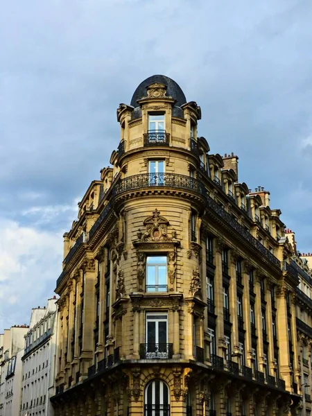 2022年9月 参观法国首都巴黎 豪斯曼男爵不同的建筑立面 — 图库照片