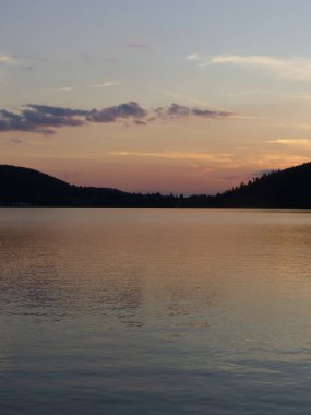 Gerardmer - Ağustos 2020: Gerardmer şehrinin ziyareti - Vosges dağlarının ortasındaki güzel göl turu