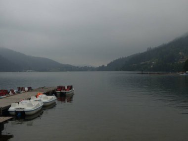 Gerardmer - Ağustos 2020: Gerardmer şehrinin ziyareti - Vosges dağlarının ortasındaki güzel göl turu