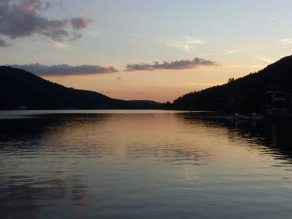 ゲルダーマー 2020年8月 ゲルダーマー市の訪問 8月の日没とヴォージュ山脈の真ん中にある美しい湖のツアー — ストック写真