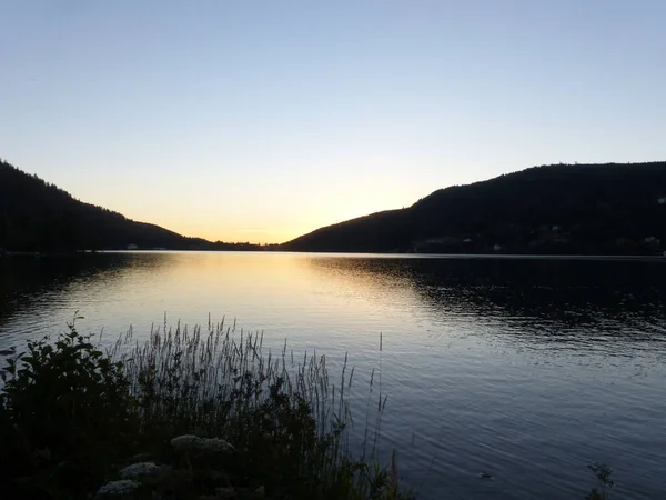 ゲルダーマー 2020年8月 ゲルダーマー市の訪問 8月の日没とヴォージュ山脈の真ん中にある美しい湖のツアー — ストック写真