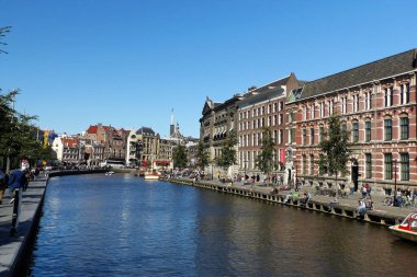 Amsterdam, Eylül 2020: Hollanda 'daki güzel Amsterdam şehrini ziyaret edin