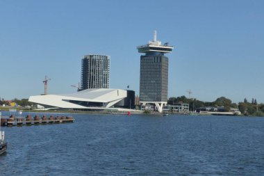 Amsterdam, Eylül 2020: Hollanda 'daki güzel Amsterdam şehrini ziyaret edin