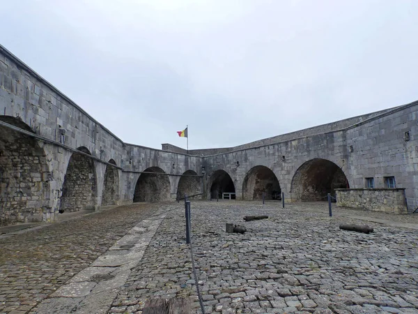 2019年7月 比利时迪南 与沃班于1818年在高地建造的要塞的迪南市 — 图库照片