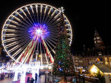 Lille, Aralık 2021: Fransa 'nın güzel Lille şehrini festival döneminde ziyaret edin