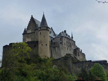 Vianden, Mayıs 2019, güzel Vianden kasabasını ve şehre bakan muhteşem kalesini ziyaret edin.