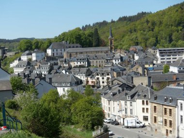 Bouillon, Mayıs 2019 - Belçika Ardennes 'deki güzel Bouillon kalesinin manzarası