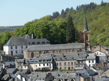 Bouillon, Mayıs 2019 - Belçika Ardennes 'deki güzel Bouillon kalesinin manzarası