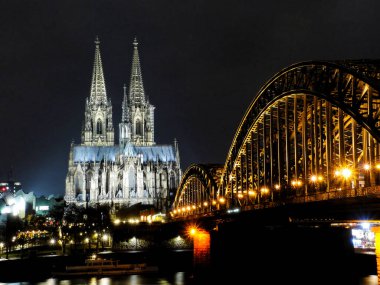 Köln, Ekim 2018: Almanya 'nın güzel Köln kentini ziyaret edin.