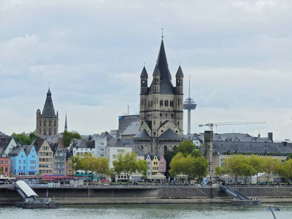 Köln, Ekim 2018: Almanya 'nın güzel Köln kentini ziyaret edin.