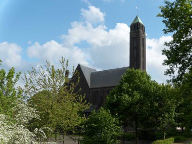 Maastricht, Hollanda - Temmuz 2022: Güzel Maastricht şehrini ziyaret edin - Dini anıtların manzarası