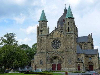 Maastricht, Hollanda - Temmuz 2022: Güzel Maastricht şehrini ziyaret edin - Dini anıtların manzarası