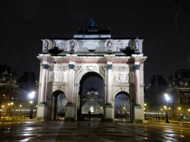 Paris, Fransa - Temmuz 2018: Louvre Müzesi