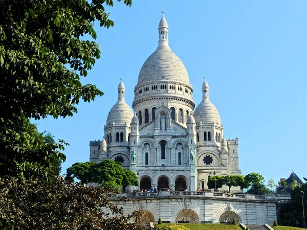 Посещение Базилики Холме Монмартр Париже — стоковое фото