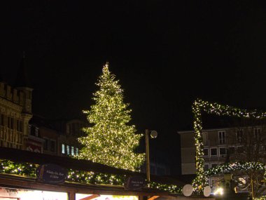 Aachen, Aralık 2022: Bayram döneminde Almanya 'nın güzel Aachen şehrini ziyaret edin
