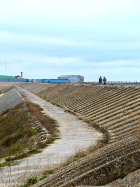 Ocak 2023, Dunkerque - Kırık Baraj Kış Yürüyüşü - Endüstriyel bir bölgede