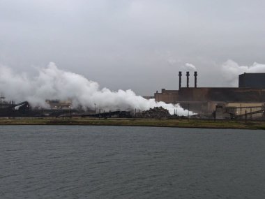 Ocak 2023, Dunkerque - Kırık Baraj Kış Yürüyüşü - Endüstriyel bir bölgede