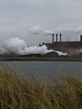 Ocak 2023, Dunkerque - Kırık Baraj Kış Yürüyüşü - Endüstriyel bir bölgede