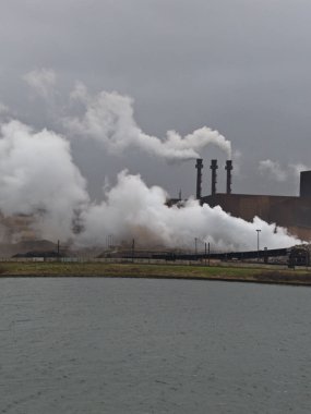 Ocak 2023, Dunkerque - Kırık Baraj Kış Yürüyüşü - Endüstriyel bir bölgede