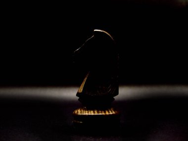 Satranç - Strateji ve Taktik Oyunu - Taşlar ve dama tahtası (Papaz - Vezir - Fil - At - Kale - Piyon)