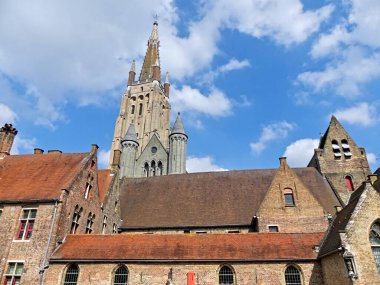 Bruges, Nisan 2023: Kuzey Venedik 'teki Bruges binalarının muhteşem cepheleri